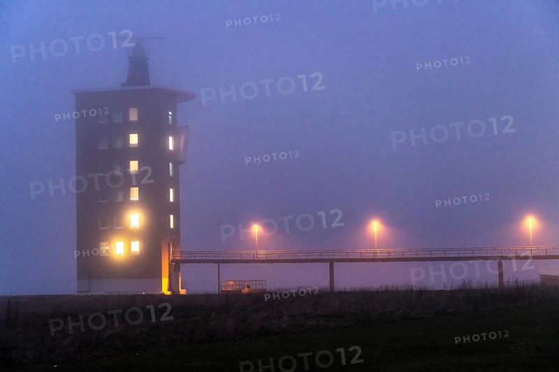Thick fog in winter, hanging over the mouth of the Elbe into the North Sea, radar tower of the Cuxhaven Waterways and Shipping Office (WSA), radar monitoring of the shipping lanes, shipping traffic in the Elbe estuary, at the Alte Liebe viewpoint, in Cuxhaven, Lower Saxony, Germany, Europe