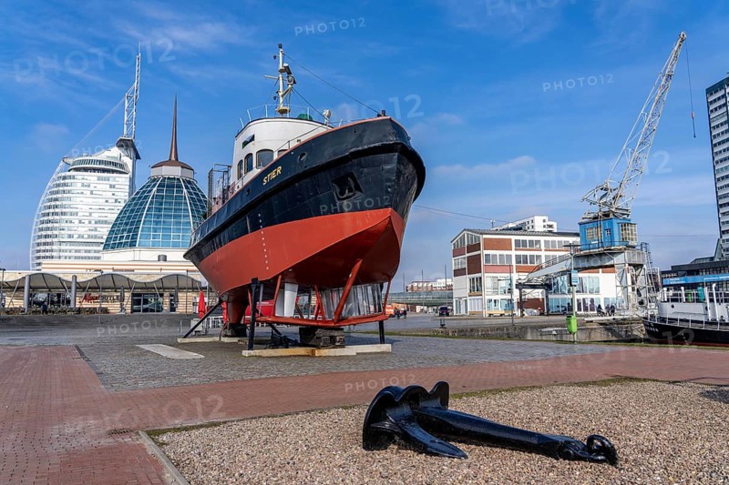 Old harbour, harbour basin, harbour district, Sail City building, Klimahaus Bremerhaven, museum ships, harbour tugboat Stier, part of the Harbour Worlds, in Bremerhaven, Bremen, Germany, Europe