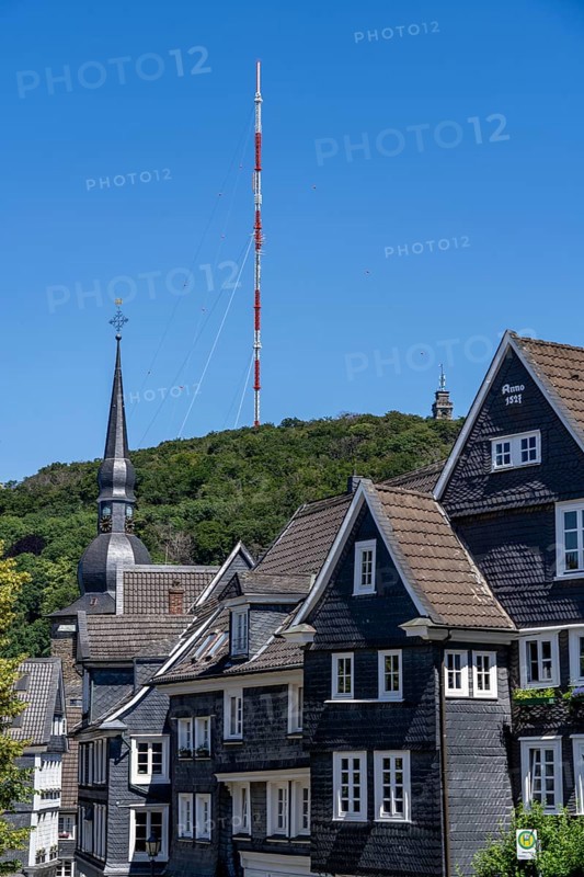 The old town centre of Langenberg, a district of Velbert in the district of Mettmann, one of 2 antennas of the Langenberg transmitter of the WDR for radio and TV, North Rhine-Westphalia, Germany, Europe