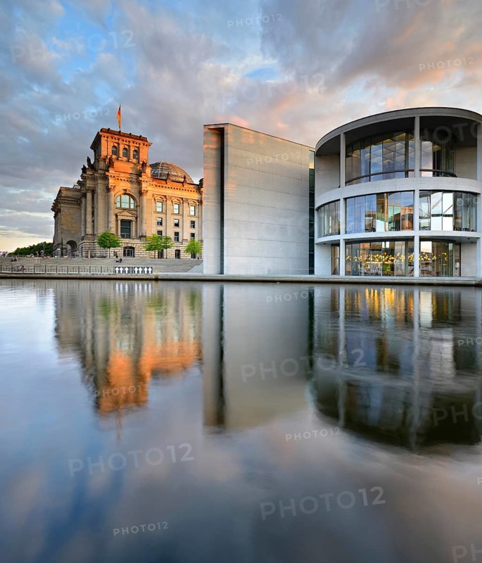 The Reichstag and the Paul Löbe House on the banks of the Spree in the evening light, Spreebogen, government district, Mitte, Berlin, Germany, Europe