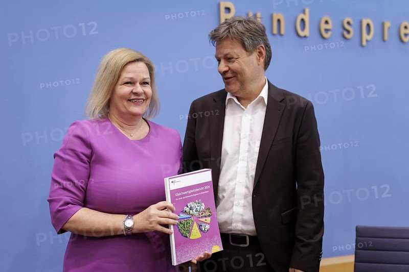 Nancy Faeser (SPD), Federal Minister of the Interior and Home Affairs, and Robert Habeck (Alliance 90/The Greens), Federal Minister for Economic Affairs and Climate Protection and Vice-Chancellor, at the presentation of the Federal Government's 1st Equivalence Report at the Federal Press Conference in Berlin, 3 July 2024