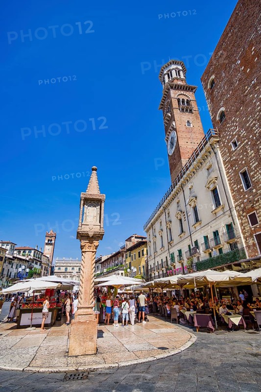 Torre dei Lamberti, Piazza delle Erbe, Verona, Veneto, Italy, Europe