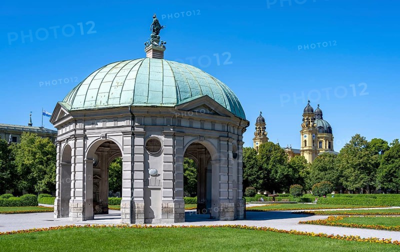 Diana Temple in the Hofgarten and Theatine Church, Old Town, Munich, Upper Bavaria, Bavaria, Germany, Europe