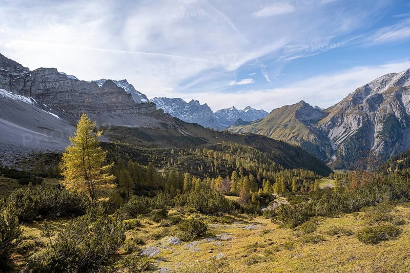 Mountain panorama with steep rocky peaks, yellow-coloured larches in autumn, view of Laliderspitze, Dreizinkenspitze and Spritzkarspitze peaks, hike to the summit of Hahnkampl, Engtal, Karwendel, Tyrol, Austria, Europe