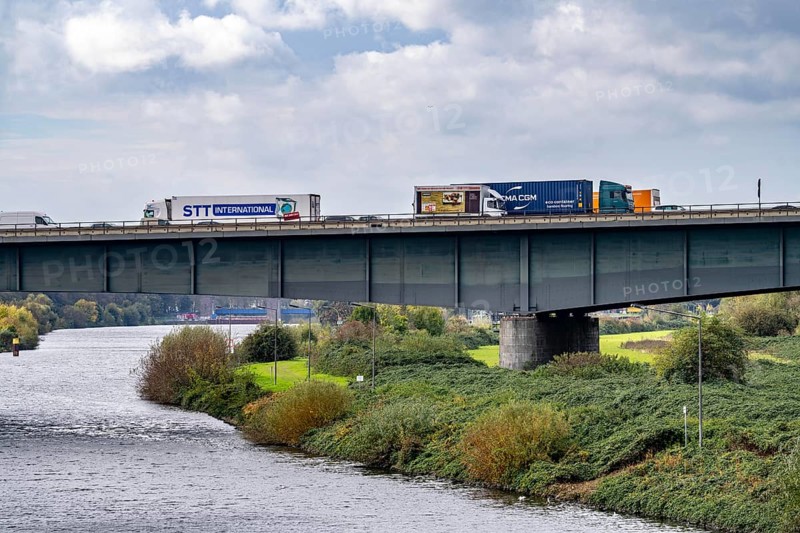 The Berlin Bridge, motorway A59, over the Duisburg port area, 1.8 km long, has a remaining useful life until 2029, due to various damages, such as hairline cracks in the steel girders, the bridge piers have already been temporarily renovated, the bridge, important north-south axis in the Ruhr area, is already closed for heavy goods vehicles, Duisburg, North Rhine-Westphalia, Germany, Europe