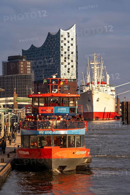 Port of Hamburg, St. Pauli Landungsbrücken, HADAG harbour ferries, Elbe Philharmonic Hall, Hamburg. Germany