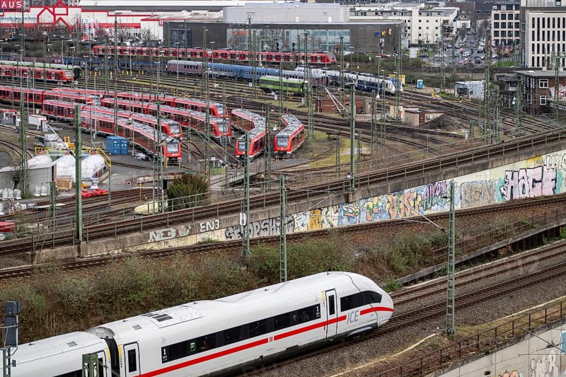 DB Regio stabling facility in Cologne Deutzerfeld, where suburban trains and regional trains wait for their turn, ICE train on the line, Cologne Deutz, North Rhine-Westphalia, Germany, Europe