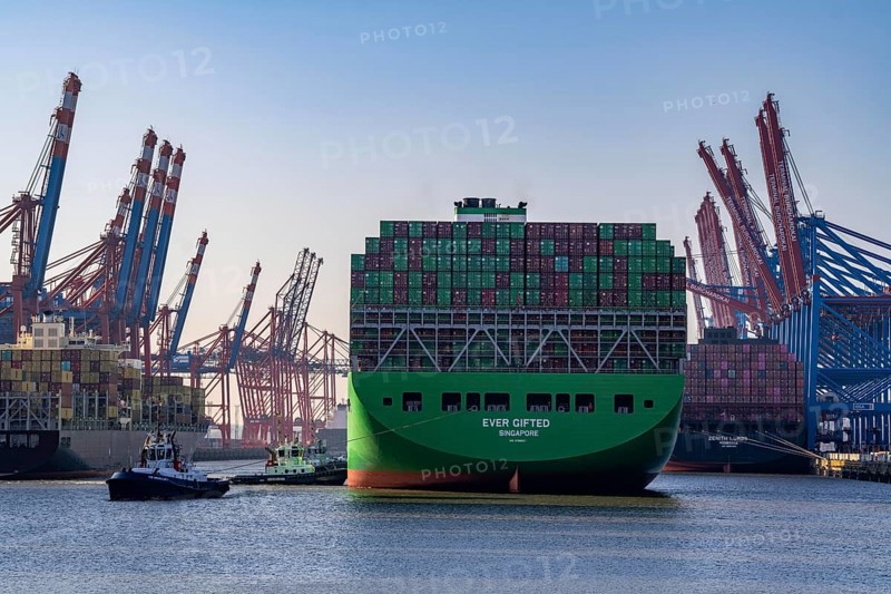 Container ship Ever Gifted, arriving at the port of Hamburg, Waltershofer Hafen, HHLA Container Terminal Burchardkai, 4 harbour tugs manoeuvre the ship to the quay, shipping company Evergreen, Singapore, 399 m long, can transport over 20, 000 containers, Hamburg, Germany, Asia