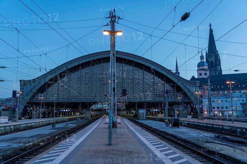 3-day strike by the railway union GDL, only very few local and long-distance trains run, empty Cologne Central Station, which is otherwise full of travellers and trains at rush hour, Cologne, North Rhine-Westphalia, Germany, Europe