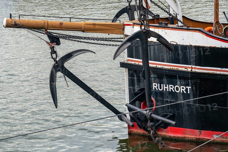 Museum of German Inland Navigation, museum ship paddle tug Oscar Huber, anchor, Vinckekanal harbour basin, in Duisburg, North Rhine-Westphalia, Germany, Europe