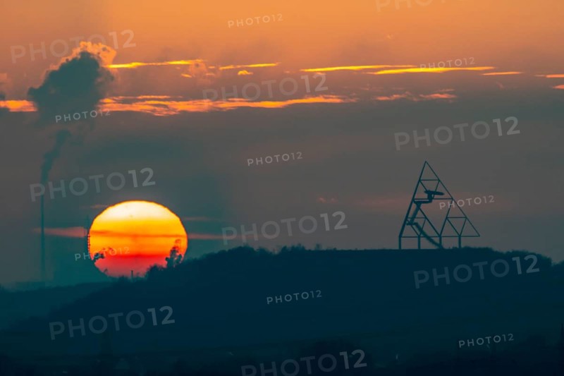 Slag heap landscape, Beckstrasse slag heap with the Tetraeder Bottrop, North Rhine-Westphalia, Germany, Europe