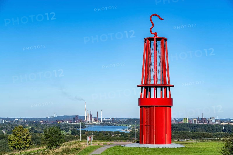 Rheinpreussen spoil tip in Mörs, spoil tip sign Das Geleucht, light installation, over the Rhine near Duisburg Bruckhausen, Marxloh, Thyssenkrupp Steel steelworks, blast furnaces, sintering plant, in the background the Haniel spoil tip, Duisburg, North Rhine-Westphalia, Germany, Europe