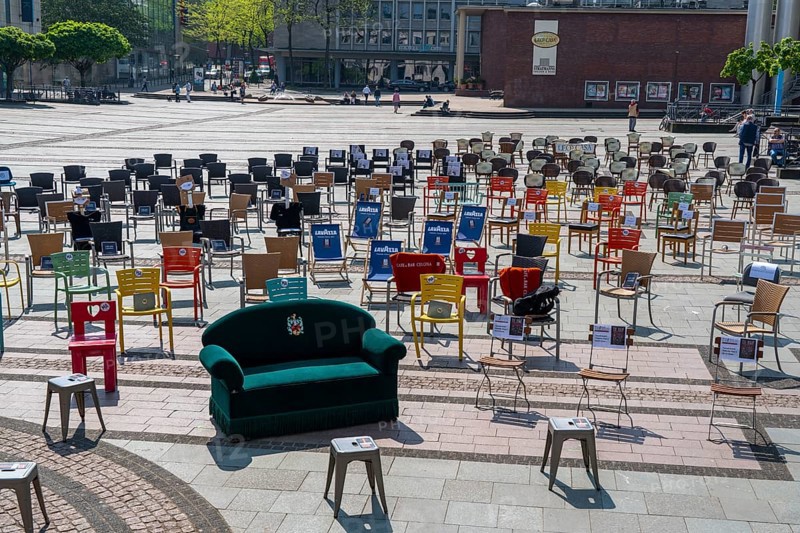 Campaign 1, 000 empty chairs, with which restaurateurs, nationwide, want to draw attention to the problems of the catering trade in the Corona period, Kennedyplatz, effects of the Corona crisis in Essen, Germany, Europe