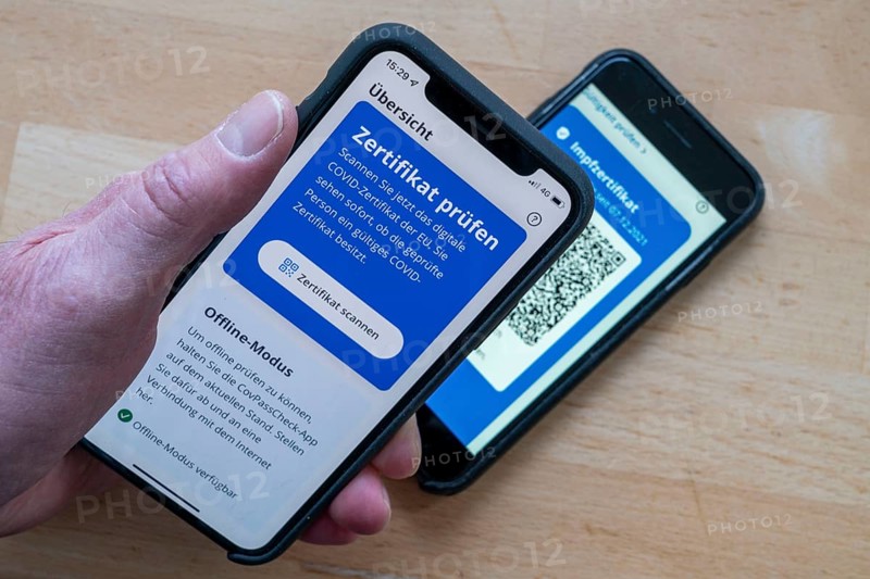CovPassCheck app, for checking the digital vaccination certificate, on a smartphone, vaccinations against the corona virus, Covid-19, proof of vaccinations, digital vaccination certificate, on a mobile phone