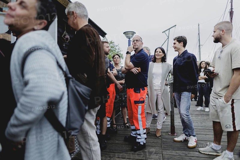 Annalena Bärbock (Alliance 90/The Greens), Federal Foreign Minister, photographed at the fish stand during the Foreign Minister's trip to Germany in Flensburg, 25 July 2024. /