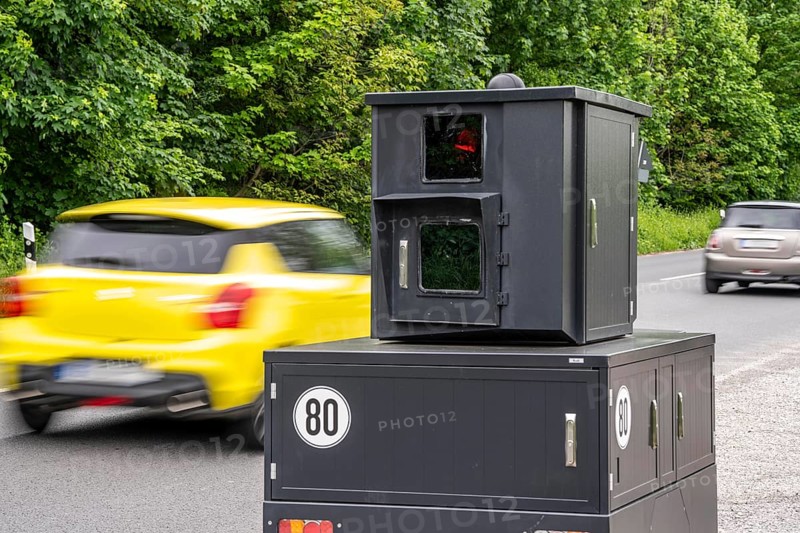 Semi-stationary speed camera on the B227, Hattinger Straße, used by the city of Gelsenkirchen, model TraffiStar S350 from Jenoptik, the device is temporary, self-sufficient for up to a week, at various measuring points, can measure and flash in 2 directions, laser measurement technology, data is sent to the city via mobile radio, is installed on a protected trailer, popularly known as an armoured speed camera, here a 50 km/h zone, North Rhine-Westphalia, Germany, Europe