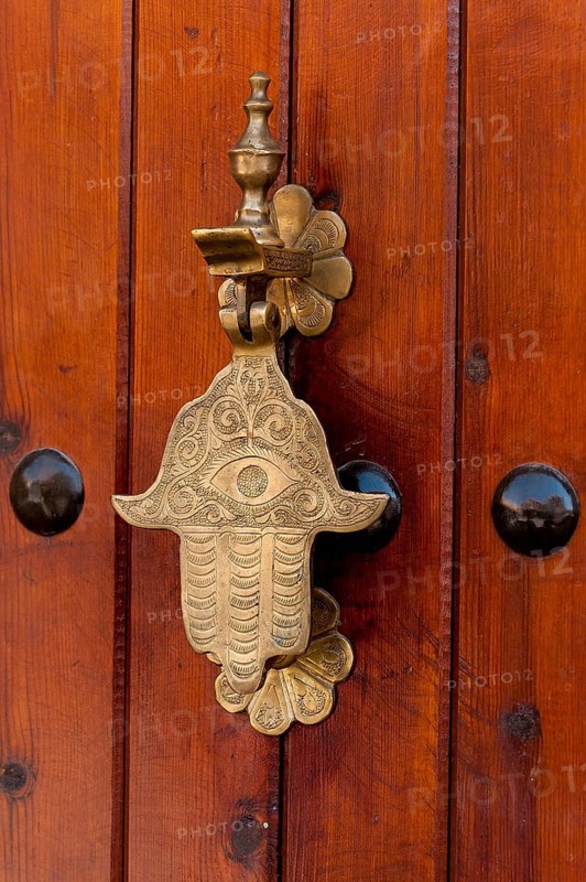 Traditional door knocker in hand shape, door fitting, door, brass, hand, entrance, knocking, knocking, communication, engraving, splendid, oriental, Orient, exotic, art, decoration, Marrakech, Morocco, Africa