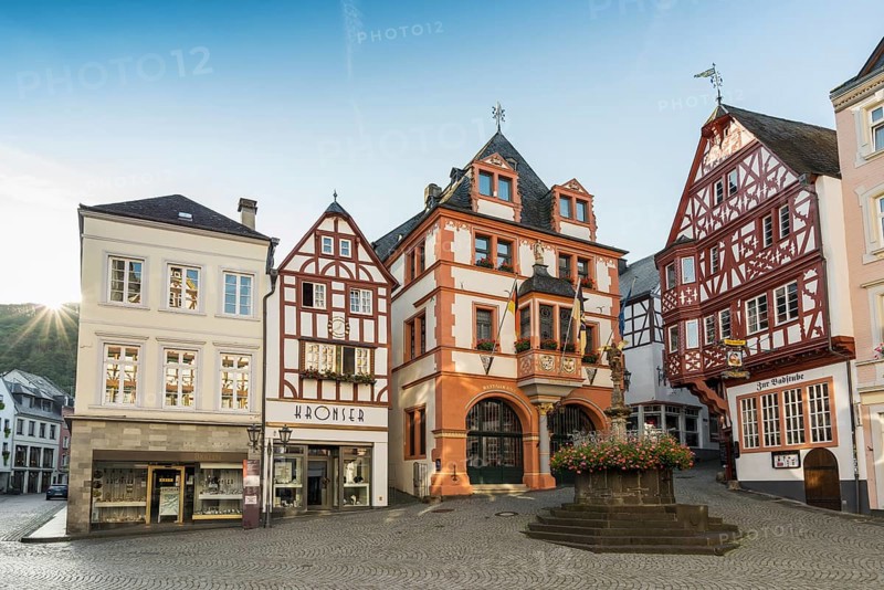 Market square with medieval half-timbered houses, Bernkastel-Kues, Moselle, Rhineland-Palatinate, Germany, Europe