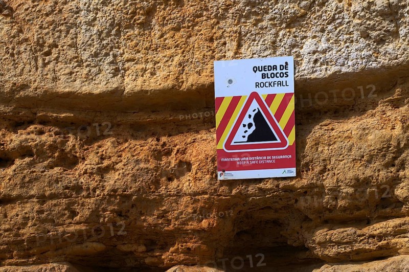 Rockfall, warning sign, danger of falling rocks, unstable cliff, beach, Praia da Dona Ana, Lagos, steep coast, Atlantic Ocean, Algarve, Portugal, Europe