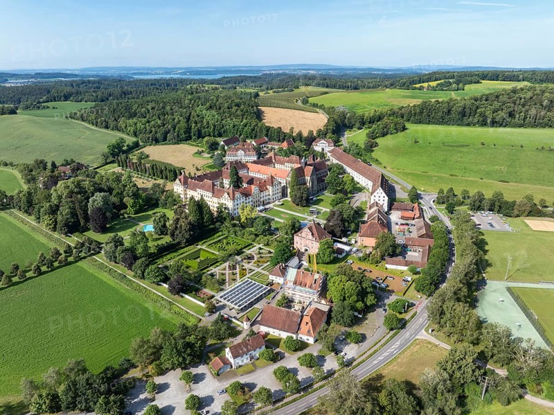 Salem Castle school and boarding school, former imperial abbey, museum, concert grounds, former monastery of the Cistercian order, Lake Constance on the horizon, aerial view, Lake Constance district, Linzgau, Baden-Württemberg, Germany, Europe