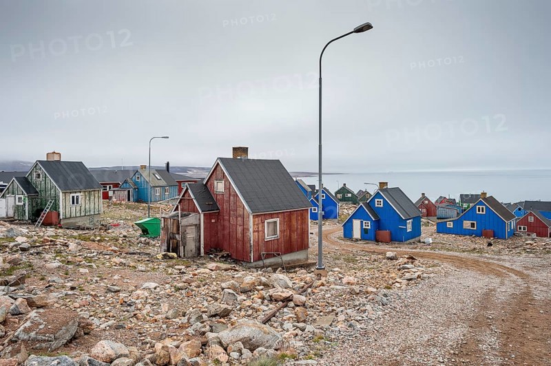 Colourful houses and gravel road with street lamps on a fjord, remote Arctic Inuit settlement Ittoqqortoormiit, Scoresbysund or Scoresby Sund or Greenlandic Kangertittivaq, East Greenland, Greenland, North America