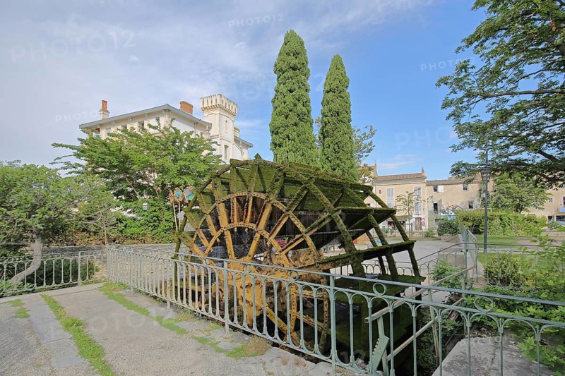 Water wheel in the Jardin Public, paddle wheel, L'Isle-sur-la-Sorgue, Vaucluse, Provence, France, Europe