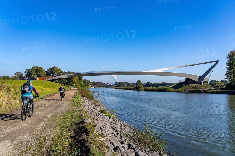 New bridge over the Rhine-Herne Canal and the Emscher, leap over the Emscher, bicycle and pedestrian bridge, 412 metres long, at the so-called Emscherland, Castrop-Rauxel water cross, North Rhine-Westphalia, Germany, Europe