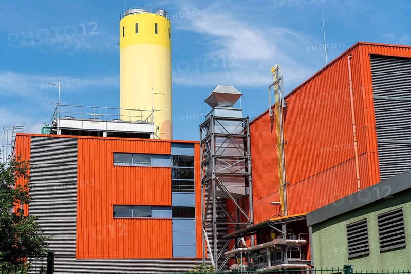 Hiltrop combined heat and power plant, of Stadtwerke Bochum, natural gas-fuelled combined heat and power plant built as a gas and steam combined cycle power plant, the power plant supplies up to 20, 000 flats, North Rhine-Westphalia, Germany, Europe