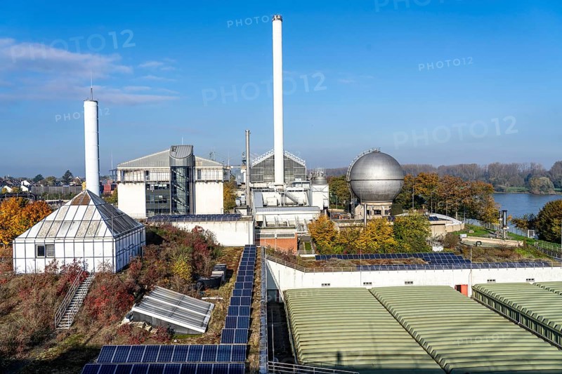 Municipal sewage treatment plant on Salierweg in the north of Bonn, directly on the Rhine, treats the wastewater from over 20 districts of Bonn, with sewage sludge incineration plant, North Rhine-Westphalia, Germany, Europe