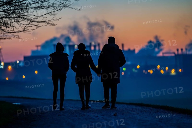Rhine at Duisburg-Bruckhausen, steelworks Thyssenkrupp Steel, walkers on the Rhine dyke, winter, Duisburg, North Rhine-Westphalia, Germany, Europe