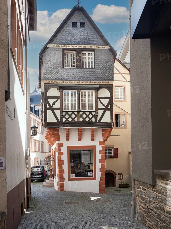 Lace cottage, old town centre on the market square, Bernkastel, Moselle, Rhineland-Palatinate, Germany, Europe