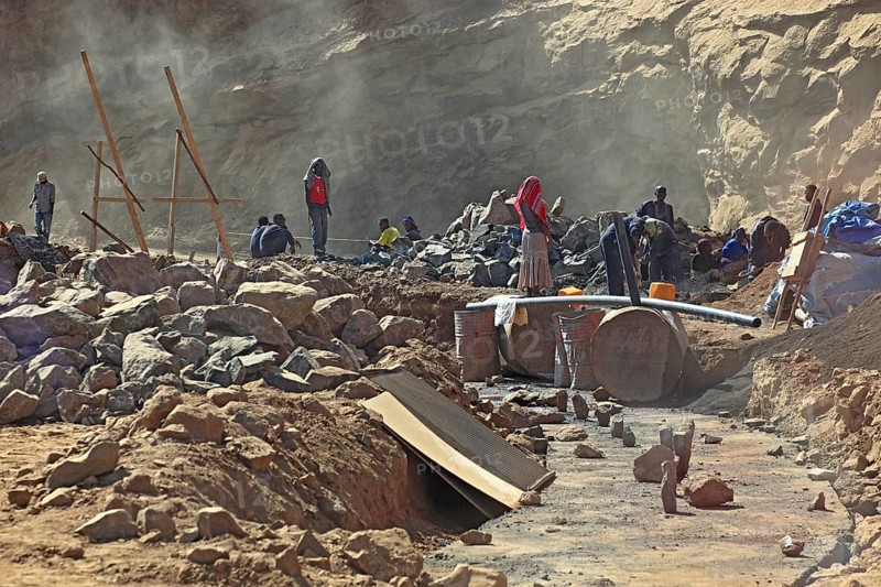 In the highlands of Abyssinia, workers building a road, Ethiopia, Africa