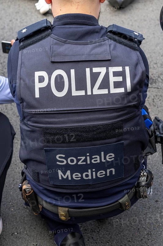 Police officer, public relations, reports for the social media of the North Rhine-Westphalia police force
