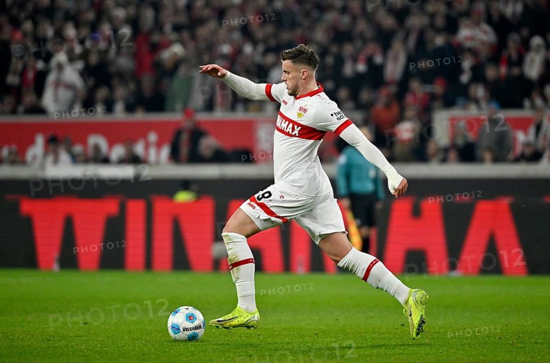 Ermedin Demirovic VfB Stuttgart (09) Action on the ball MHPArena, MHP Arena Stuttgart, Baden-Württemberg, Germany, Europe