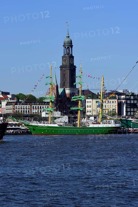 Europe, Germany, Hamburg, Elbe, View across the Elbe to the Michel, Windjammer, Hamburg, Hamburg, Federal Republic of Germany, Europe