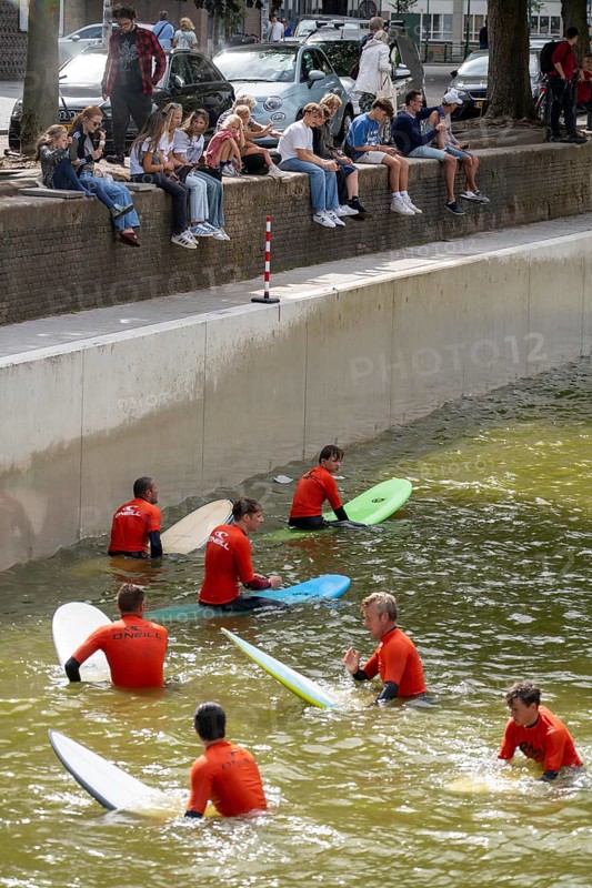 Surfing facility in the city centre of Rotterdam, Rif010, supposedly the world's first wave facility for surfers in a city, in the Steigersgracht, a 130 metre long and 21 metre wide wave pool was built in the existing canal, waves up to 1.5 metres high can be generated, every 7 seconds a wave breaks for the surfers, the 4.5 million litres in the pool, water is moved by 8 wave machines, Netherlands