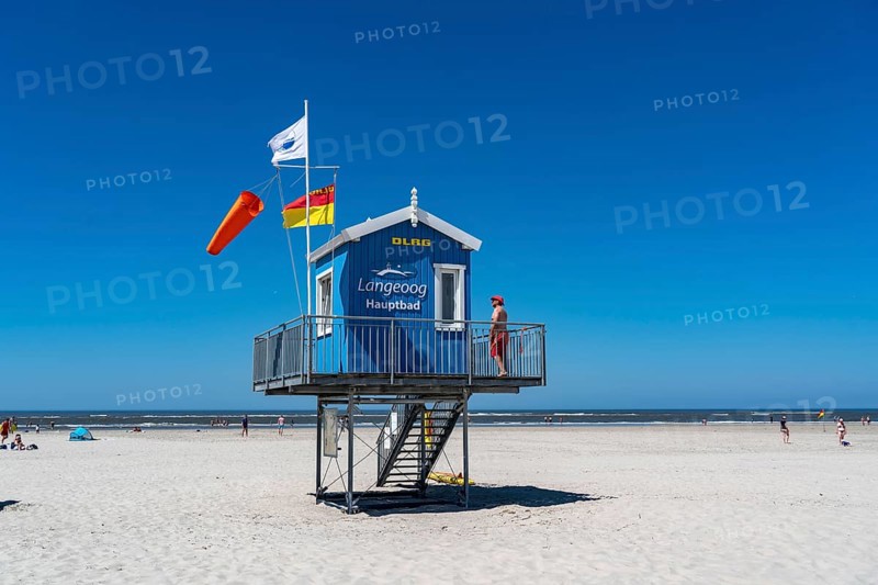 North Sea island of Langeoog, early summer, shortly after the first easing of the lockdown in the Corona crisis, still quite few tourists on the beach, DLRG watchtower, Lower Saxony, Germany, Europe
