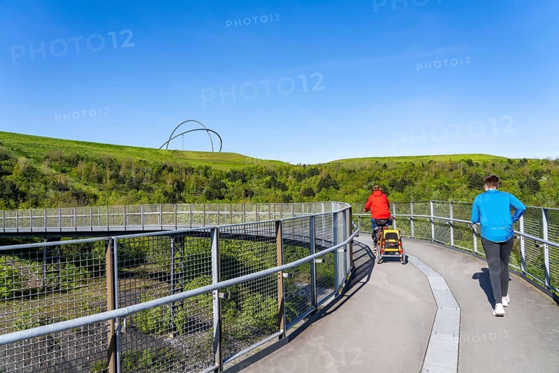 The Hoheward spoil tip, main part of the Hoheward Landscape Park, balcony promenade, arched bridge, Herten, North Rhine-Westphalia, Germany, Europe