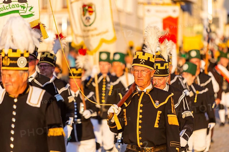 The so-called Bergstreittag is a beautiful centuries-old tradition and is celebrated on 22 July, the church memorial day and former feast day of Mary Magdalene in Schneeberg. The four quarterly sermons introduced in 1649 remained in place until 1845. These sermons were then abolished in favour of a single day, 22 July, which fell on Mary Magdalene. The Freiberg Mining Office recommended that this day should be celebrated with a festival and a mountain parade. In 1846, the Royal Ministry of Finance issued a decree to celebrate St Mary Magdalene's Day with a sermon and a magnificent mountain procession. The last major procession took place in July 1913. The First World War put an end to these processions. The tradition was not revived until July 1933, 528th Bergstreittag, mountain parade, Schneeberg, Saxony, Germany, Europe
