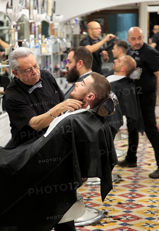 Traditional barber shop customer being shaved, El Kinze de Cuchilleros, Madrid city centre, Spain, Europe