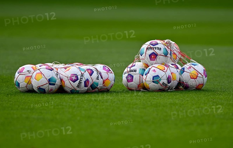 Adidas Derbystar match balls in the ball net lying on the grass, Voith Arena, Heidenheim, Baden-Württemberg, Germany, Europe