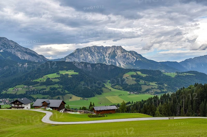 Farm on the Gössenberg, in the background the Stoderzinken, Schladminger Tauern, Styria, Austria, Europe