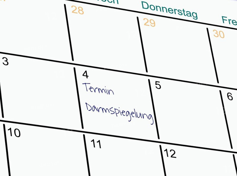 Symbolic image: Reminder of a colonoscopy in an appointment diary