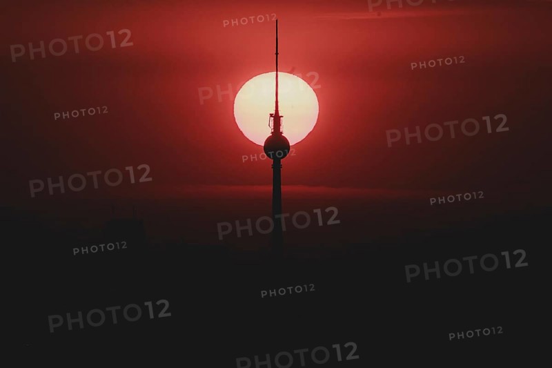 The sunrise emerges behind the city skyline with the television tower in Berlin, 04/09/2024