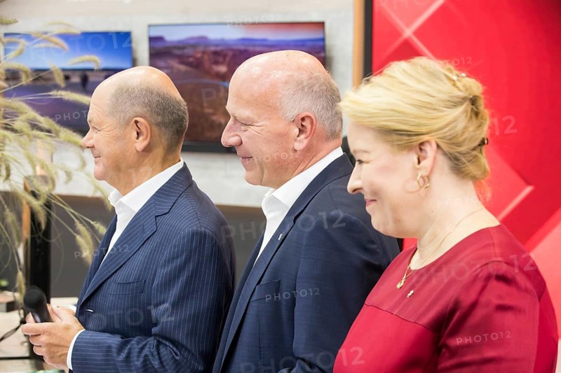 Olaf Scholz (Chancellor of the Federal Republic of Germany, SPD), Kai Wegner (Governing Mayor of Berlin (CDU) and Franziska Giffey (Senator for Economics, Energy and Public Enterprises and Mayor of Berlin, SPD) on a press tour of the IFA (Internationale Funkausstellung) exhibition at the exhibition grounds, Berlin, 06/09/2024