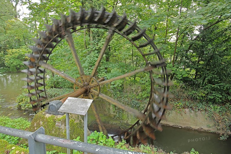 Water wheel of the historic colour mill, mill wheel, paddle wheel, motion blur, blur, old town, Limburg, Hesse, Germany, Europe