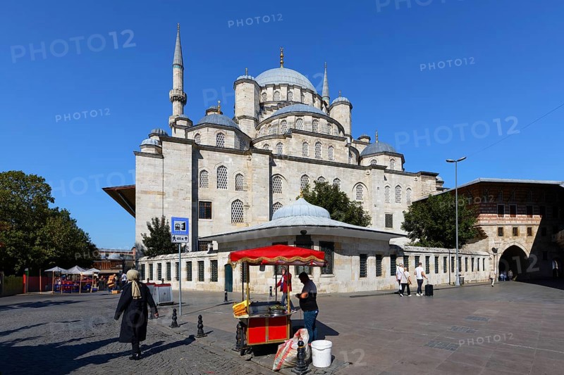 Yeni Cami or the New Mosque, Istanbul, Turkey, Asia
