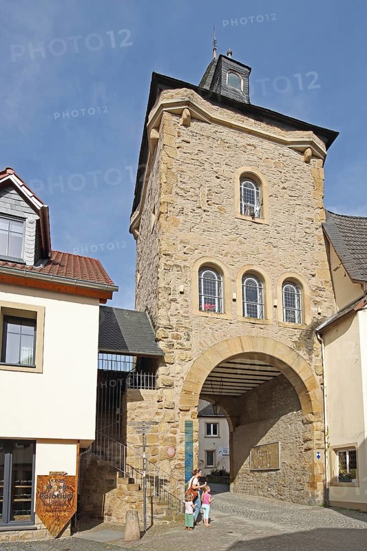 Historic lower gate built in 1315, town gate, town tower, Rapportierplatz, Meisenheim, Rhineland-Palatinate, Germany, Europe