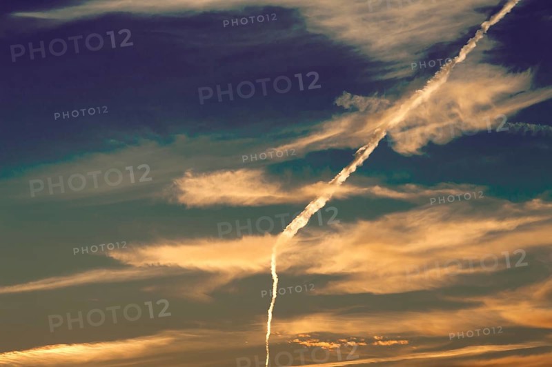 Evening sky with cirrus clouds (Cirrus) and streaks of condensation, Bayer, Germany, Europe