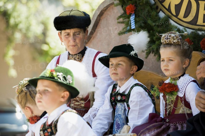 Traditional traditional costume parade, Garmisch-Partenkirchen, Werdenfelser Land, Upper Bavaria, Bavaria, Germany, Europe